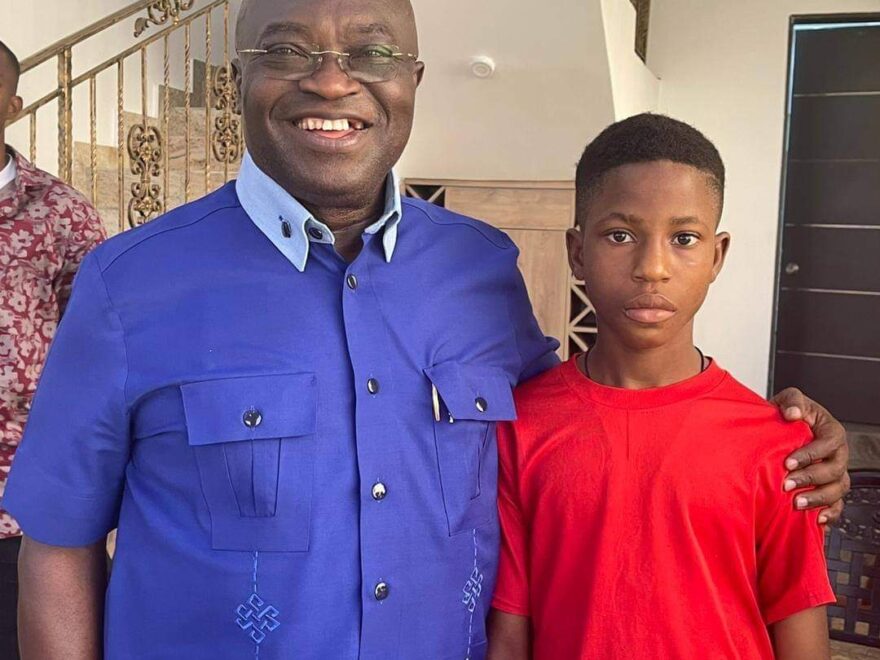 Gov Ikpeazu rewards 15yrs old Ariaria scavenger with scholarship for returning trader's goods